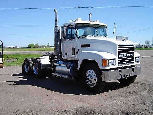 2001 MACK CH613 SIOUX FALLS South Dakota Photo #0116685A