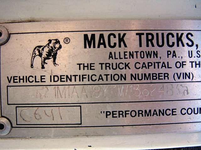 2001 MACK CH613 SIOUX FALLS South Dakota Photo #0116685A