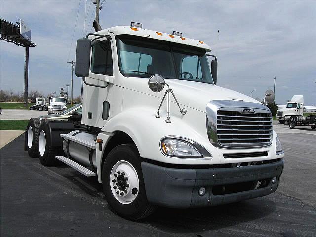 2005 FREIGHTLINER CL12064ST-COLUMBIA 120 Crawfordsville Indiana Photo #0117383A