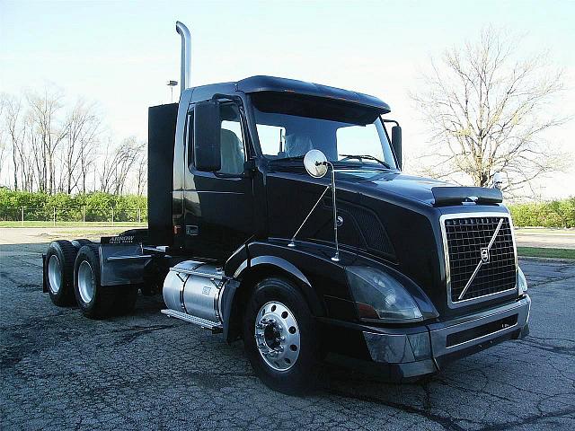 2006 VOLVO VNL64T300 Cincinnati Ohio Photo #0117444A