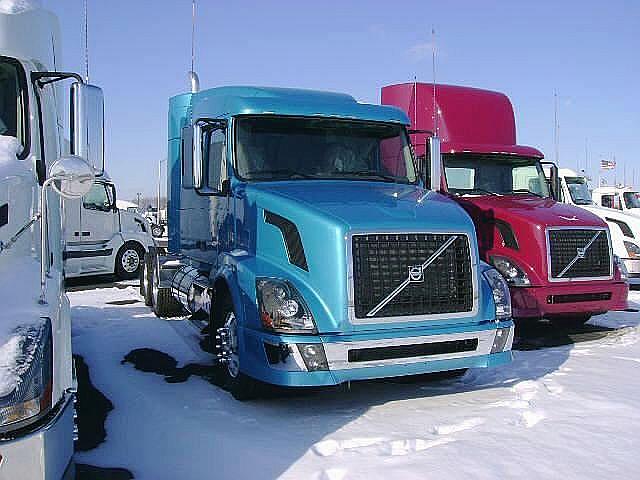 2011 VOLVO VNL64T630 New Haven Indiana Photo #0117927A