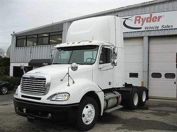 2004 FREIGHTLINER CL12064ST-COLUMBIA 120 Salisbury Massachusetts Photo #0118070A