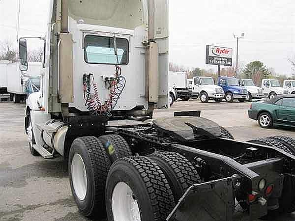 2004 FREIGHTLINER CL12064ST-COLUMBIA 120 Salisbury Massachusetts Photo #0118070A