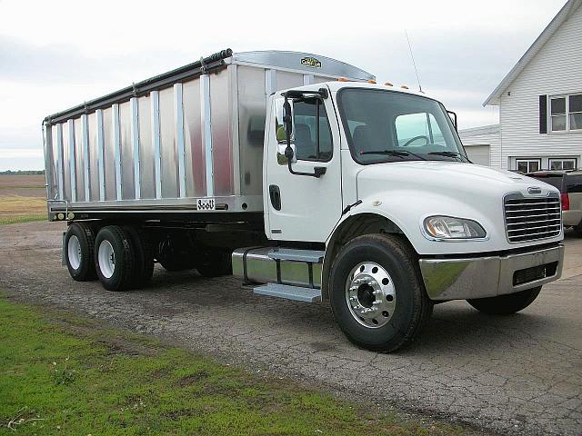 2004 FREIGHTLINER BUSINESS CLASS M2 106 Morris Illinois Photo #0119391A