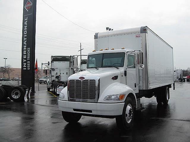 2011 PETERBILT 330 Melrose Park Illinois Photo #0122285A