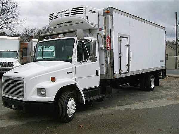 2004 FREIGHTLINER FL70 Springfield Massachusetts Photo #0122992A