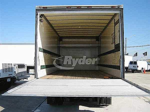 2004 FREIGHTLINER FL70 Indianapolis Indiana Photo #0123330A