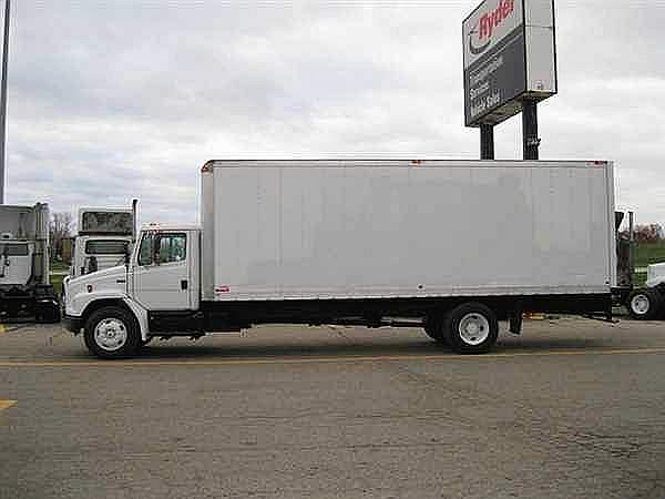 2004 FREIGHTLINER FL70 Taylor Michigan Photo #0124742A