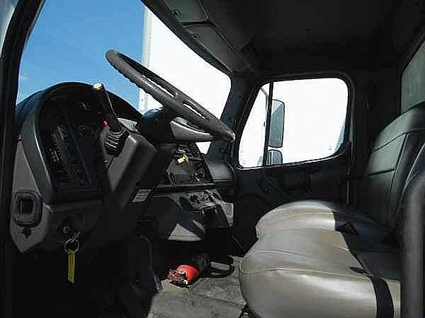 2005 FREIGHTLINER BUSINESS CLASS M2 106 Chesapeake Virginia Photo #0124871A