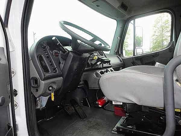 2005 FREIGHTLINER BUSINESS CLASS M2 106 Charlotte North Carolina Photo #0124889A