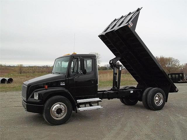 2002 FREIGHTLINER FL70 Kaukauna Wisconsin Photo #0125153A