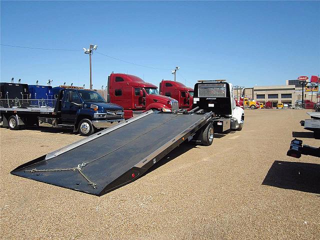 2011 PETERBILT 337 Irving Texas Photo #0126460A