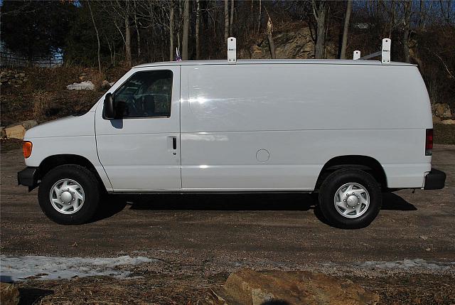 2007 FORD E350 Branford Connecticut Photo #0127115A