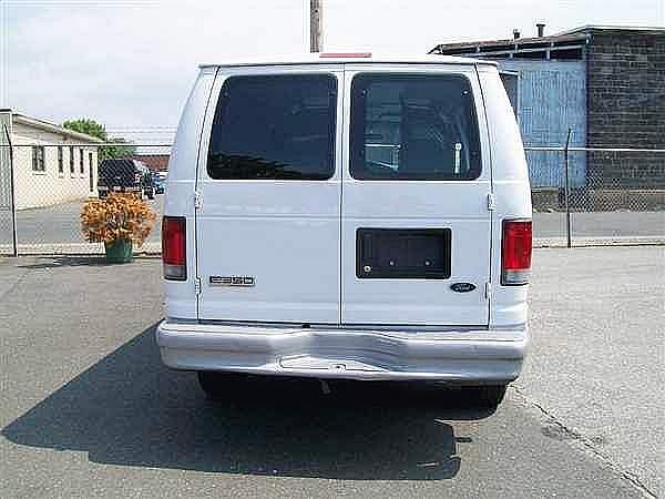 2007 FORD E350 Springfield Massachusetts Photo #0128571A