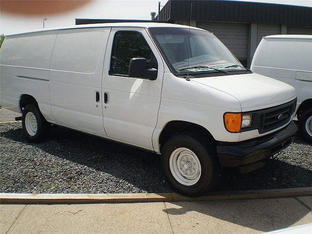 2004 FORD E350 Farmingdale New York Photo #0132613A