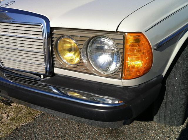 1981 Mercedes-Benz 240D Photo #0132927A