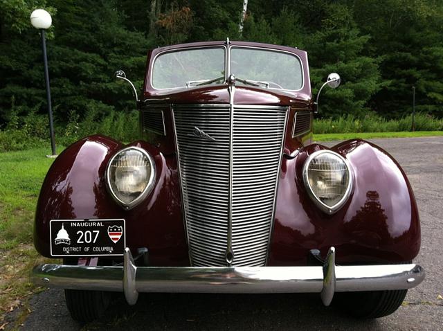 1937 Ford Deluxe Photo #0133994A