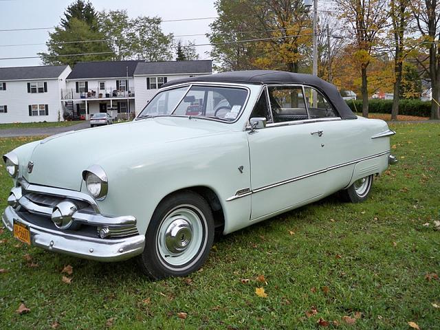 1951 Ford Crestline class="green" Photo #0135660A