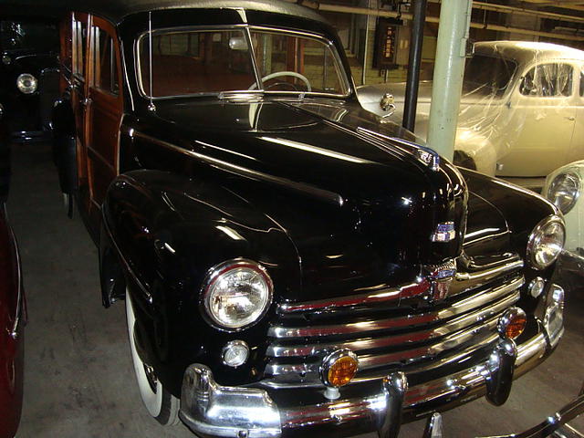 1947 Ford Deluxe class="green" Photo #0137496A