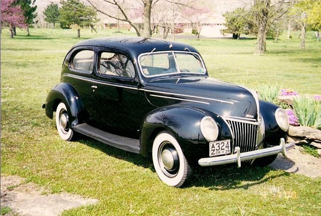 1939 Ford Deluxe Photo #0137904A