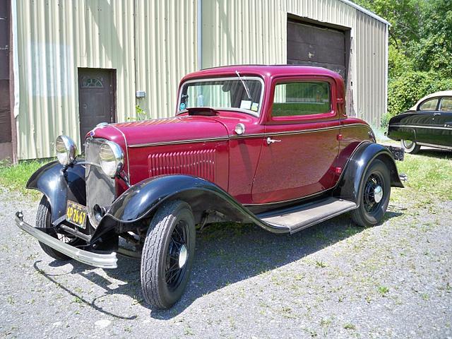 1932 Ford Deluxe class="green" Photo #0138533A